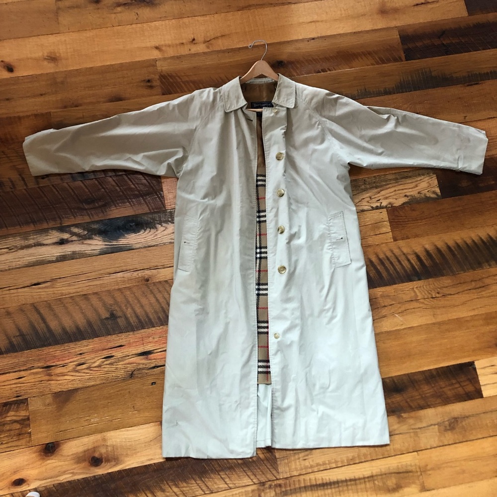 Burberry beige trench coat with liner